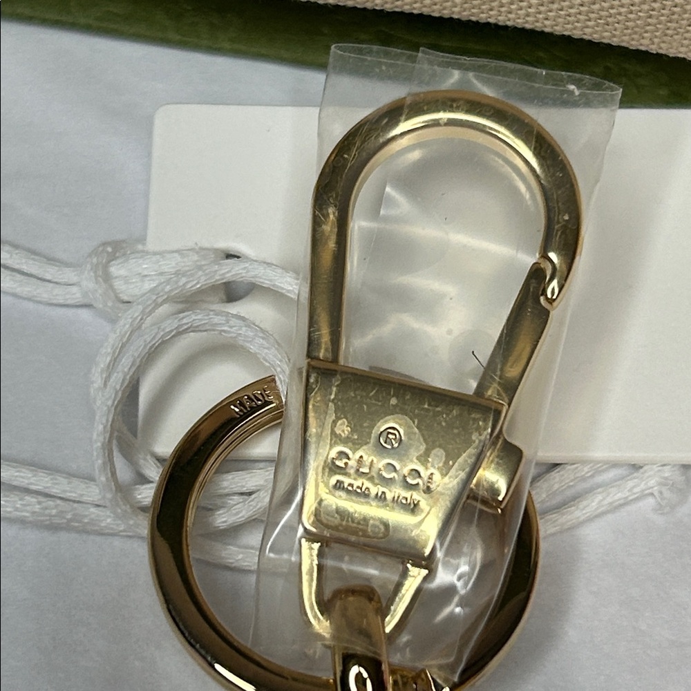 Gucci double G keychain in gold with box, shopping bag, and box - Picture 4 of 10